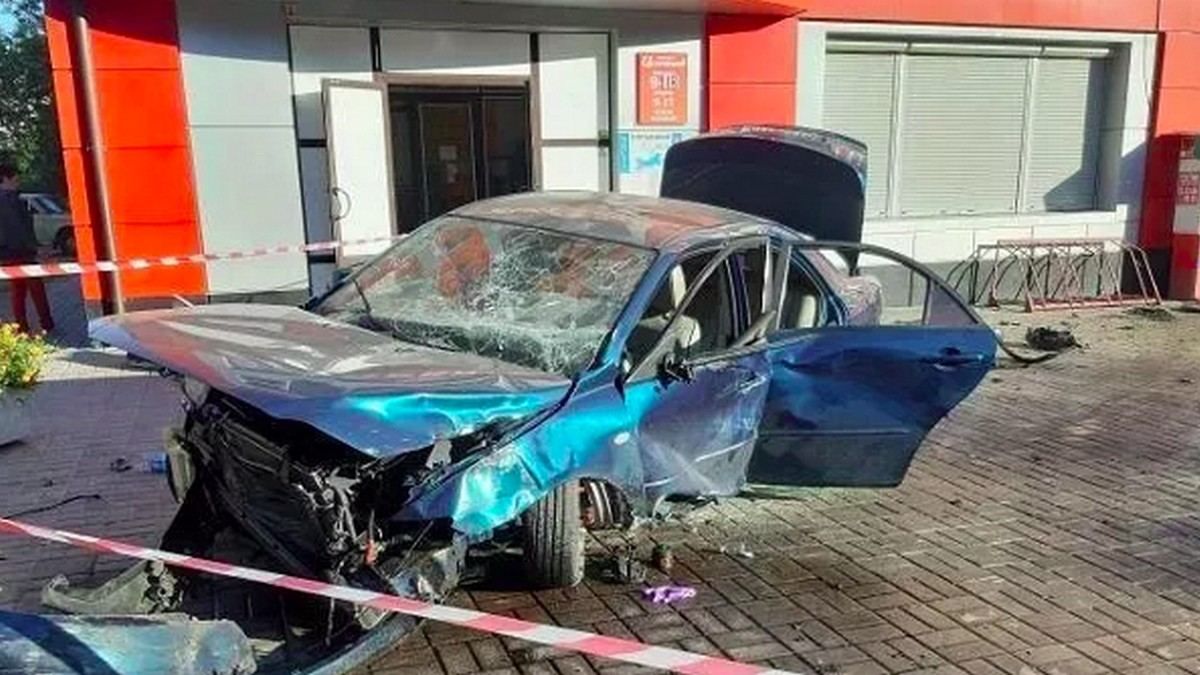 На Кировоградщине на тротуаре авто сбило девушку На Кировоградщине на тротуаре авто сбило девушку