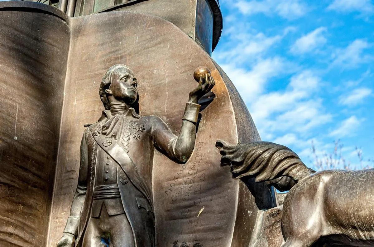 Пам'ятник апельсину в Одесі Пам'ятник апельсину в Одесі