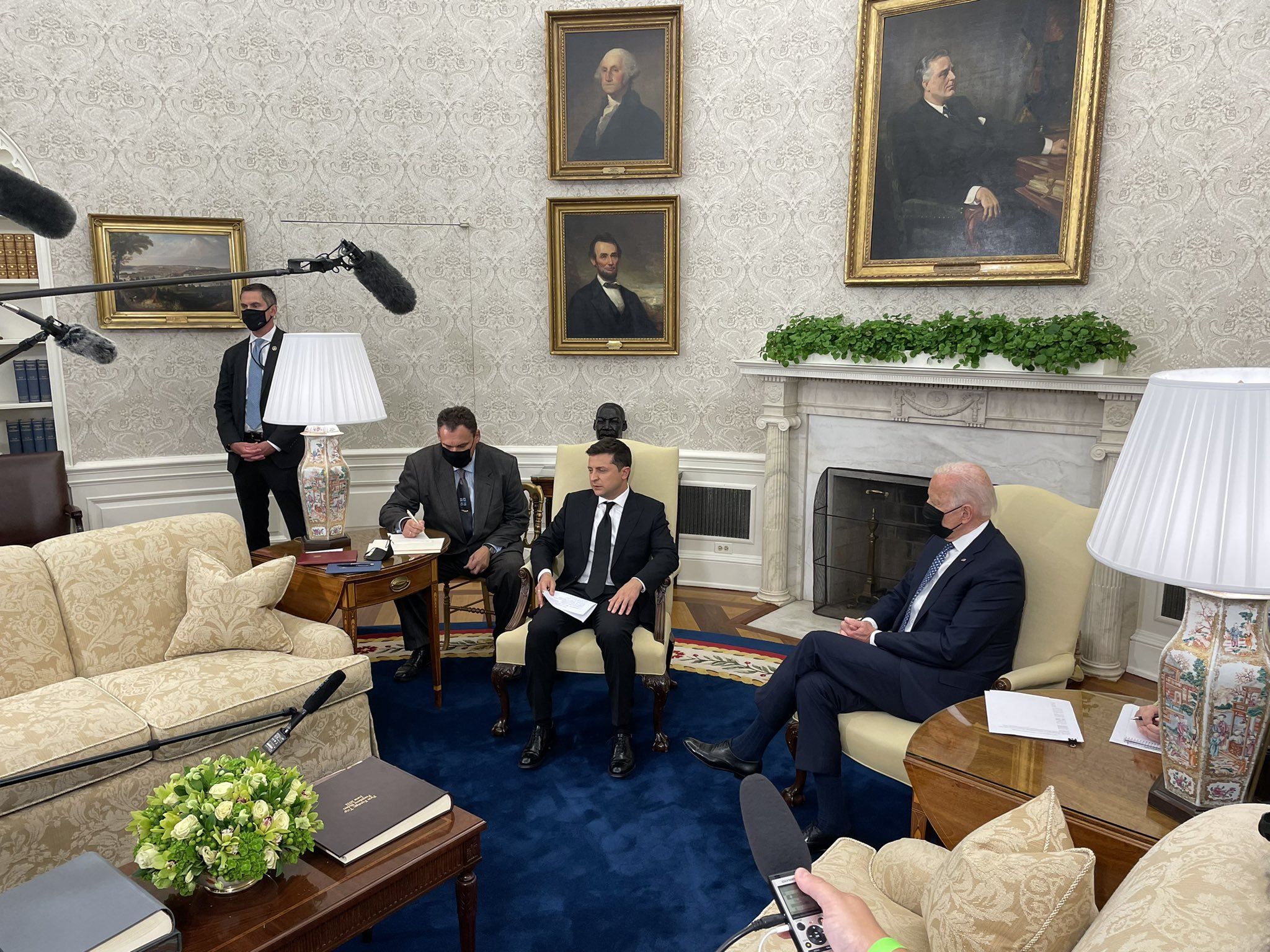 На встрече с Зеленским Байден сказал, что хочет еще раз посетить Украину На встрече с Зеленским Байден сказал, что хочет еще раз посетить Украину