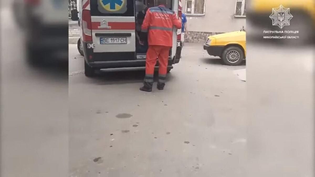 Через заблоковану в заторі швидку в Миколаєві ледь не загинула дитина - 24 Канал Через заблоковану в заторі швидку в Миколаєві ледь не загинула дитина - 24 Канал