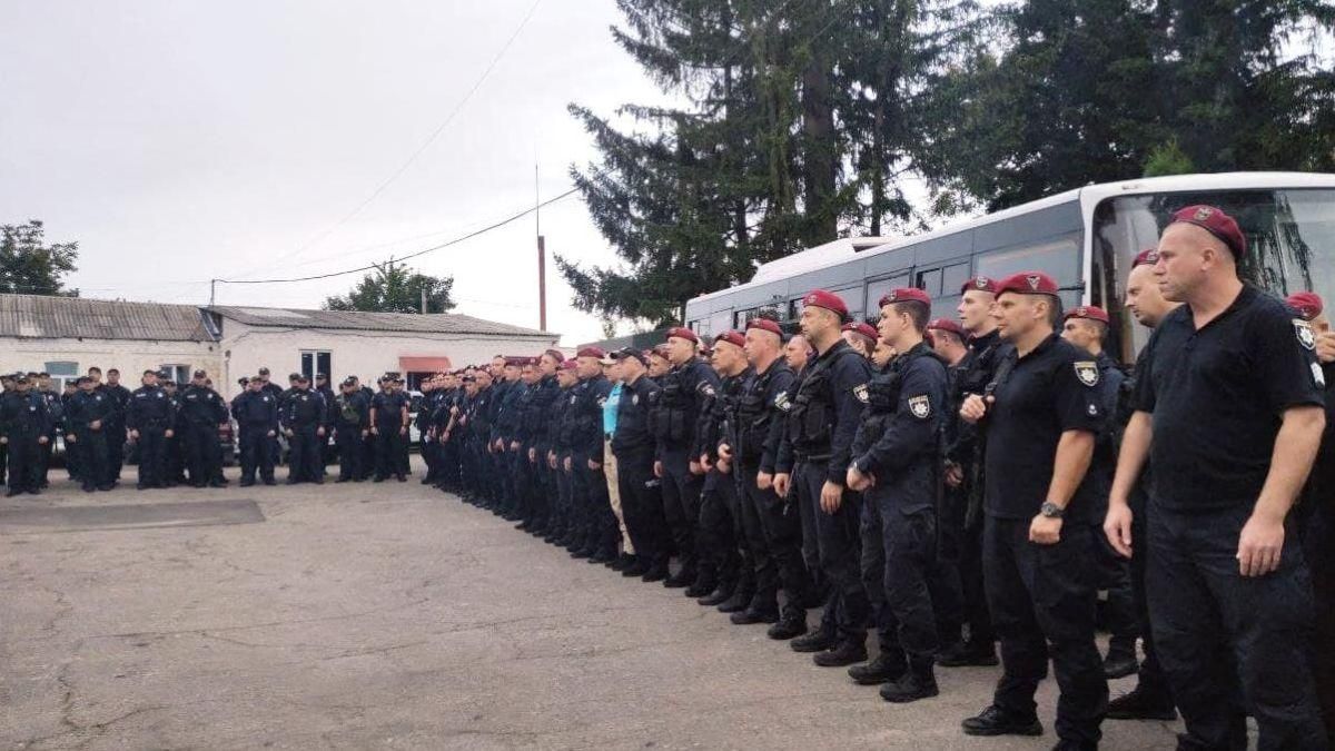 Очікують до 50 тисяч хасидів: поліція посилено нестиме службу в Умані до Рош га-Шана - Україна новини - 24 Канал Очікують до 50 тисяч хасидів: поліція посилено нестиме службу в Умані до Рош га-Шана - Україна новини - 24 Канал