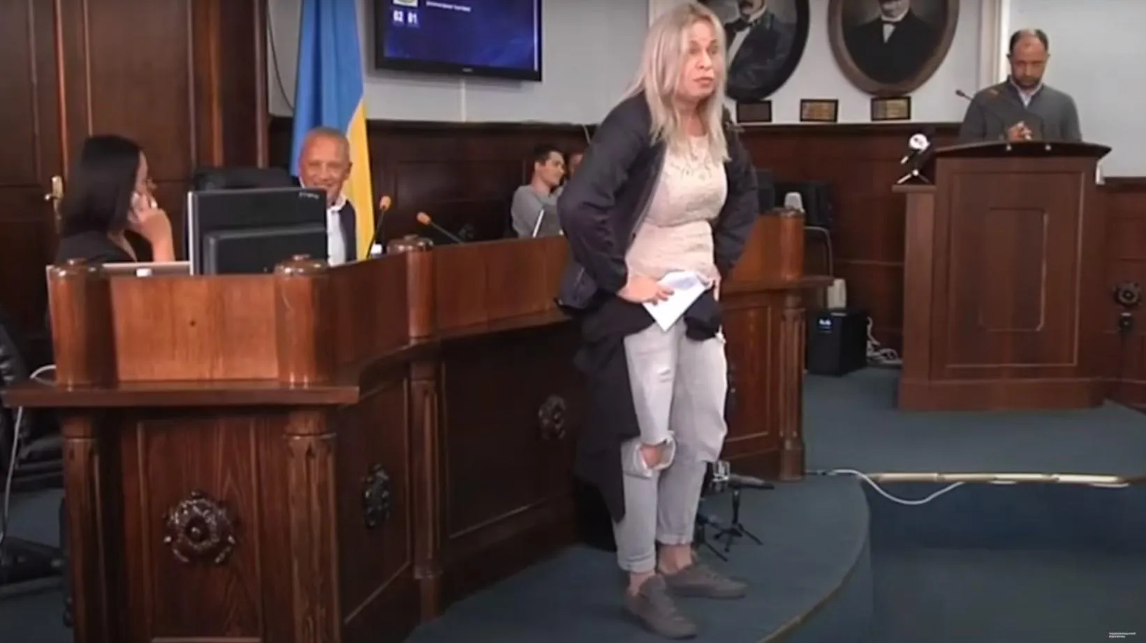 Жінка Жінка