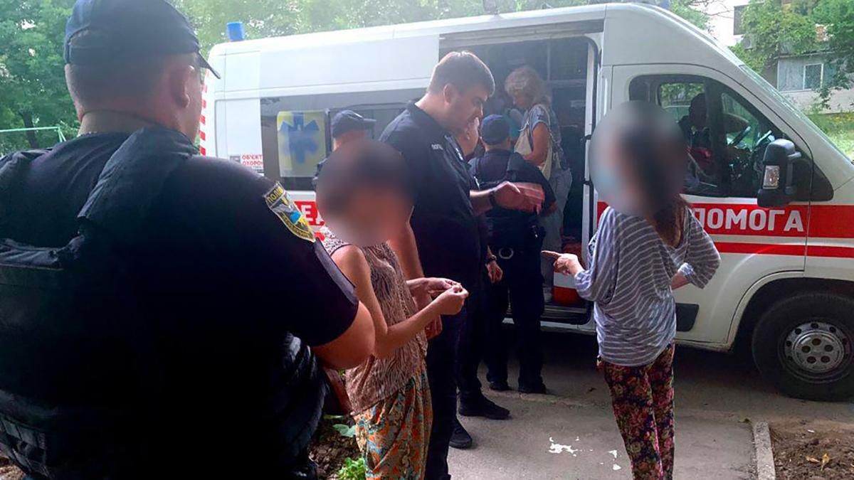 Діти занедбані, а батьки пиячать: в Одесі зі скандалом забрали з сім'ї 5-річну дівчинку - Україна новини - 24 Канал Діти занедбані, а батьки пиячать: в Одесі зі скандалом забрали з сім'ї 5-річну дівчинку - Україна новини - 24 Канал