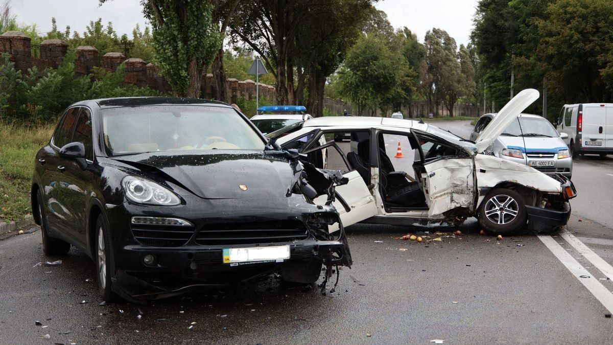 У Дніпрі трапилась нищівна ДТП Porsche і Volkswagen: постраждали 3 людини - Новини Дніпра - 24 Канал У Дніпрі трапилась нищівна ДТП Porsche і Volkswagen: постраждали 3 людини - Новини Дніпра - 24 Канал