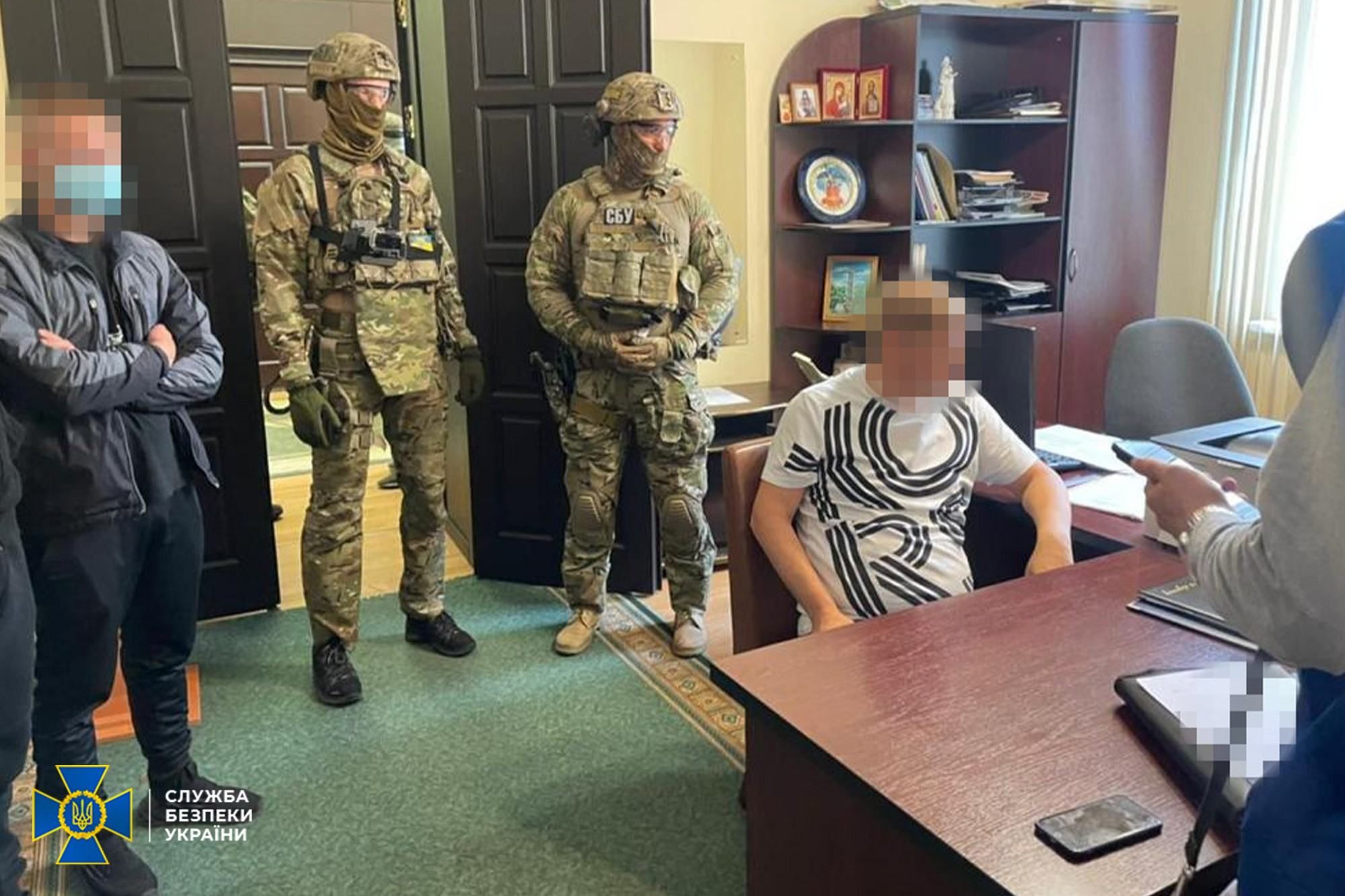 Обыски в Полтавском горсовете: депутата и чиновника разоблачили на взятке в 5 тысяч долларов