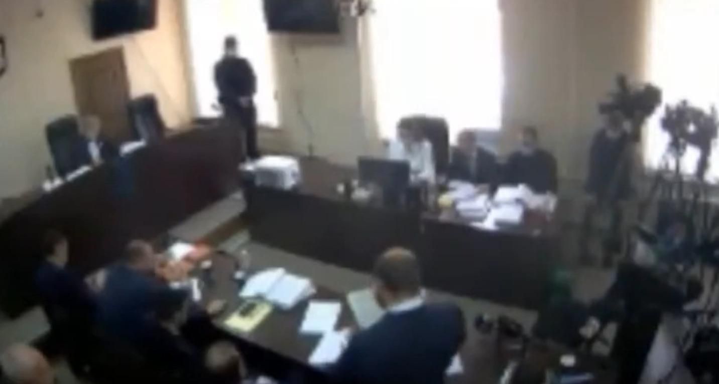 Прокурор у справі Медведчука занудьгував і малював будиночок, схожий на в'язницю - 24 Канал