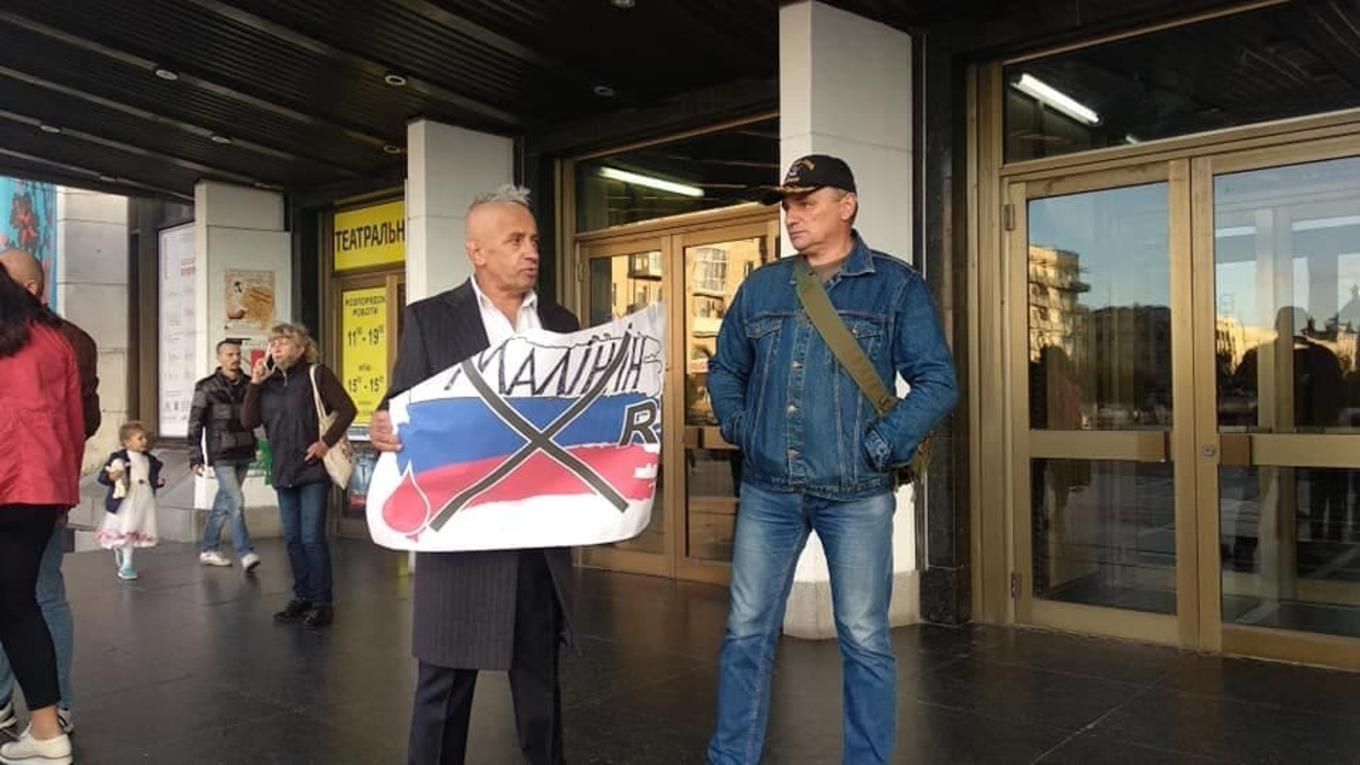 "Полиции не меньше, чем зрителей": в Житомире протестовали против российского певца Малинина