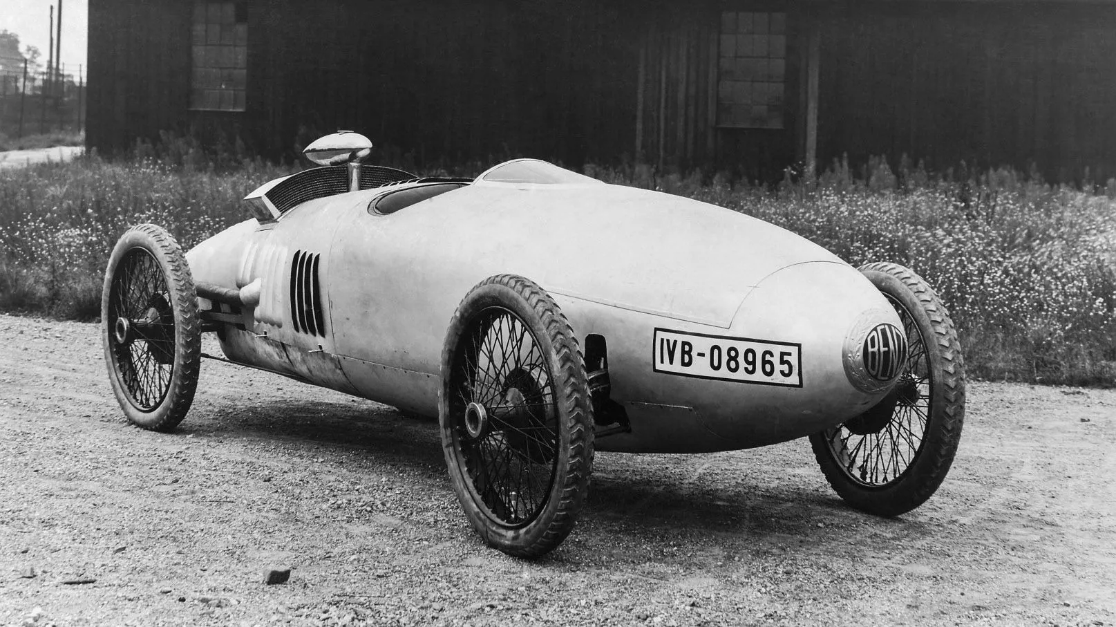 Гоночный автомобиль Порше создал в 1923 году