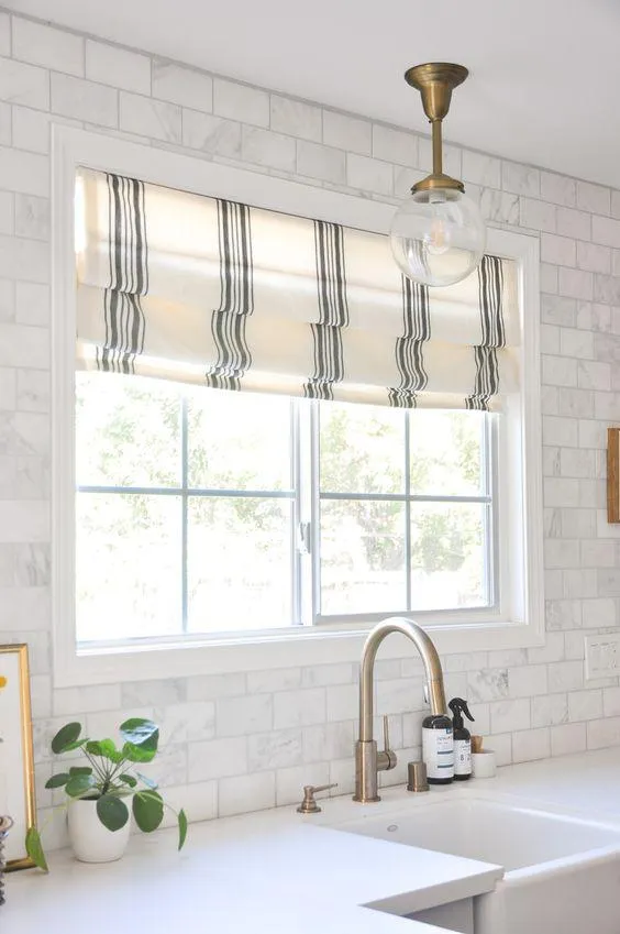 Як підібрати довговічні штори на кухню: матеріал, довжина, колір Як підібрати довговічні штори на кухню: матеріал, довжина, колір