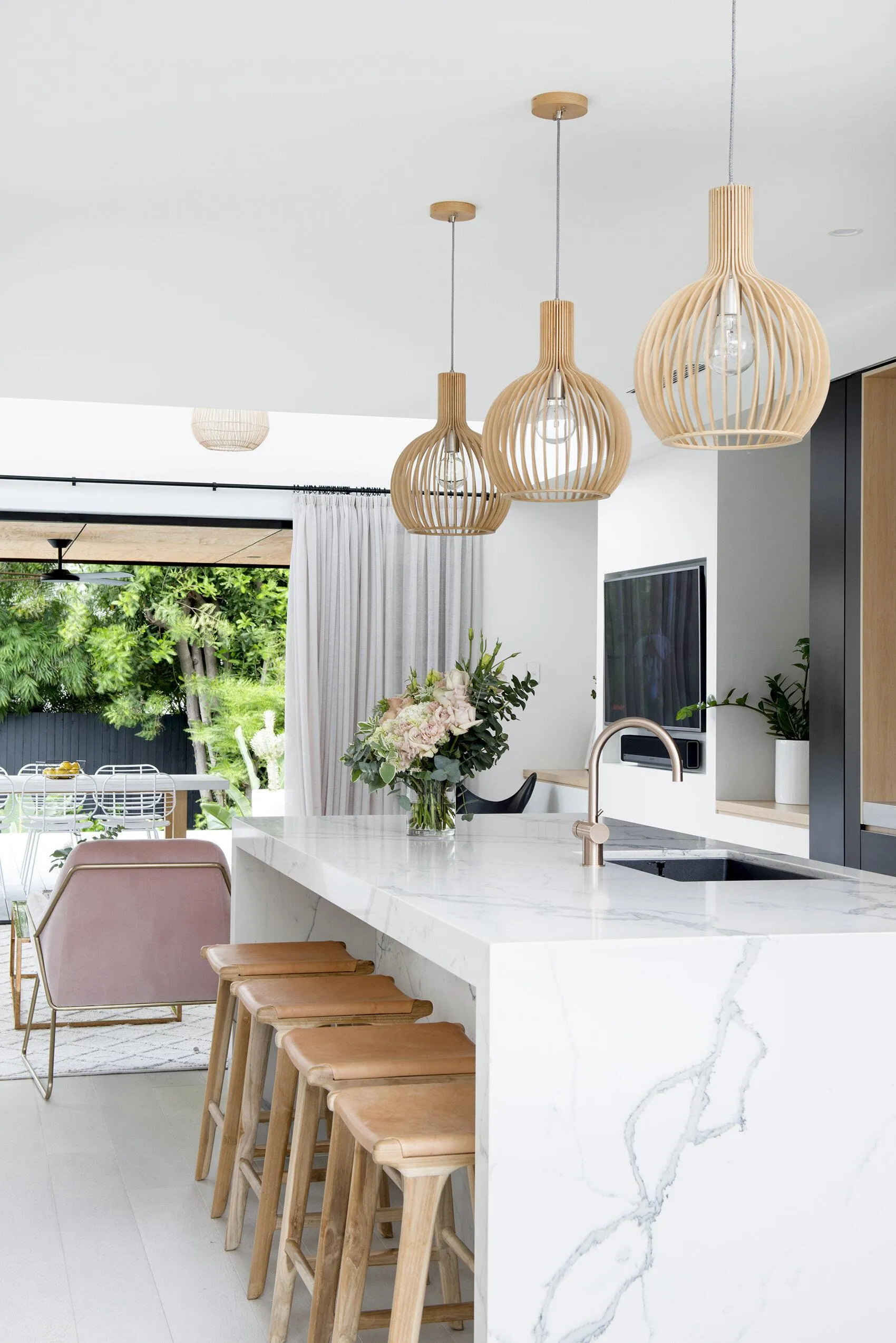 Як підібрати довговічні штори на кухню: матеріал, довжина, колір Як підібрати довговічні штори на кухню: матеріал, довжина, колір