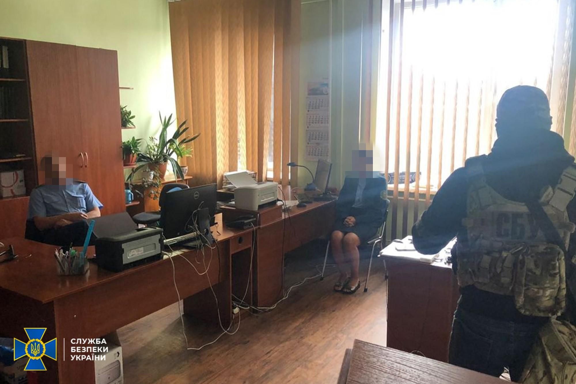 Корупція на розмитненні: викрили 2 митниці, де занижували ставку на авто - Новини Рівного - 24 Канал Корупція на розмитненні: викрили 2 митниці, де занижували ставку на авто - Новини Рівного - 24 Канал