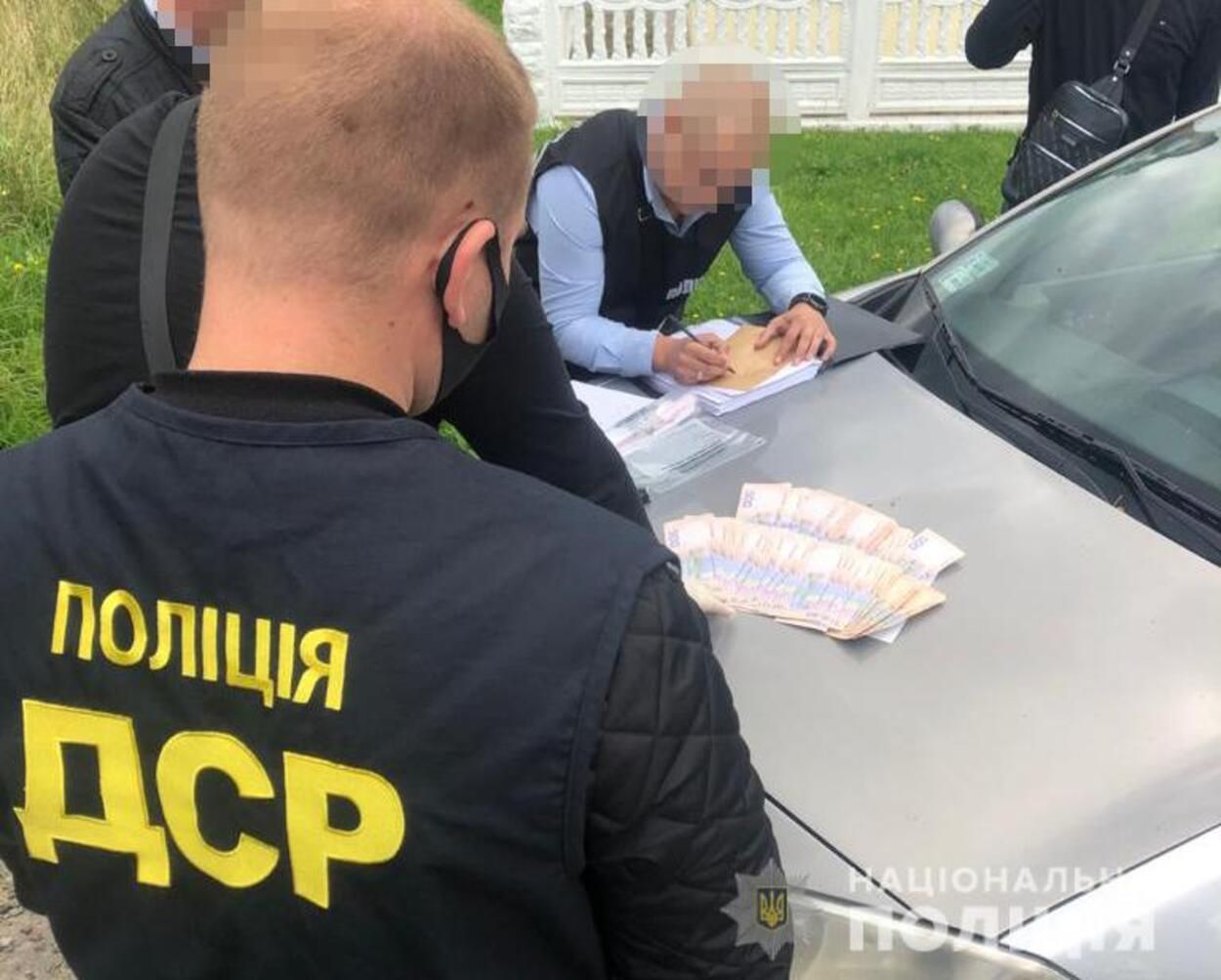 На Львівщині на хабарі спіймали керівника лісгоспу: фото з місця події - Новини Львова - Львів На Львівщині на хабарі спіймали керівника лісгоспу: фото з місця події - Новини Львова - Львів