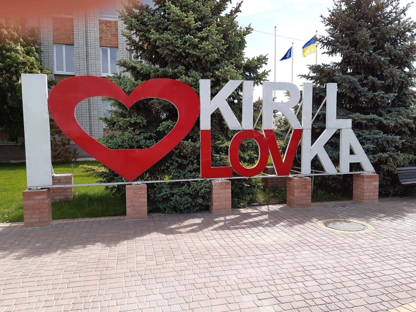 В курортной Кирилловке на пляже нашли тайник с тротилом, гранатами и патронами В курортной Кирилловке на пляже нашли тайник с тротилом, гранатами и патронами