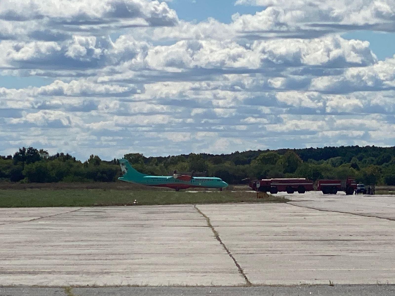 Літак з депутатами ОПЗЖ просився сісти у Полтаві: пасажирам заборонили виходити - Новини Полтава - 24 Канал Літак з депутатами ОПЗЖ просився сісти у Полтаві: пасажирам заборонили виходити - Новини Полтава - 24 Канал