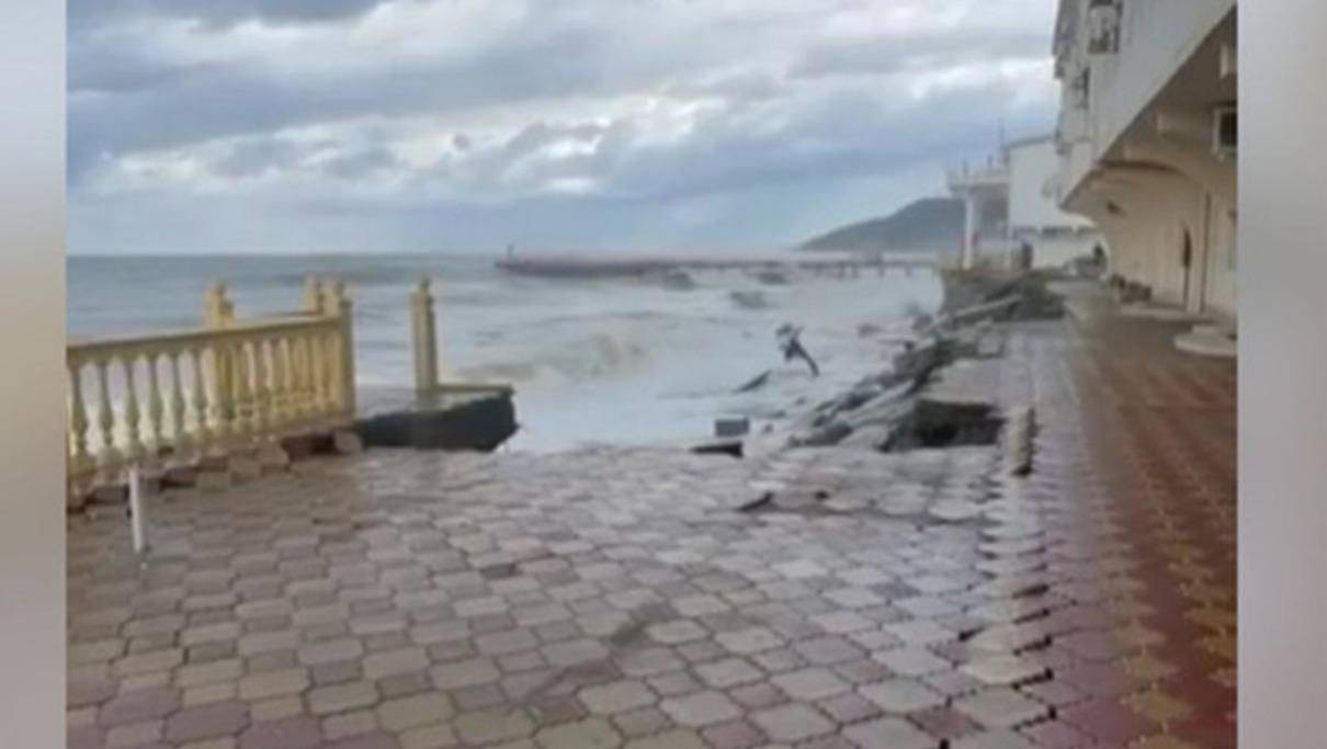 У Сочі розмило набережну за 55 мільйонів: відео удару стихії - Новини росії - 24 Канал У Сочі розмило набережну за 55 мільйонів: відео удару стихії - Новини росії - 24 Канал