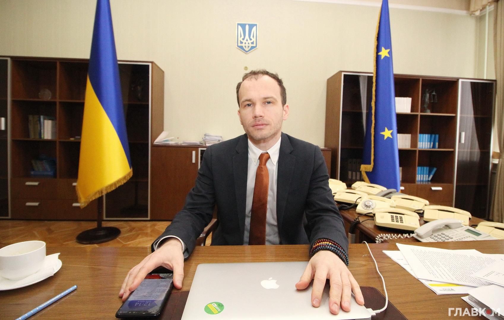 Майже 50 тисяч щомісяця: скільки заробив Малюська за 2 роки роботи у Кабміні - 24 Канал Майже 50 тисяч щомісяця: скільки заробив Малюська за 2 роки роботи у Кабміні - 24 Канал