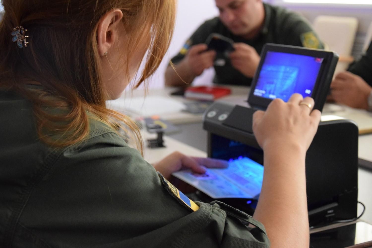 Відвідував окупований Крим: в Україну не впустили топменеджера одного з російських холдингів - Україна новини - 24 Канал Відвідував окупований Крим: в Україну не впустили топменеджера одного з російських холдингів - Україна новини - 24 Канал