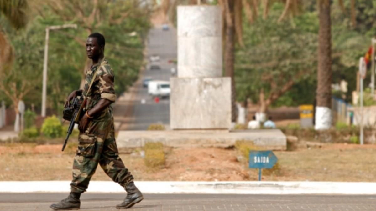 Військова техніка, вибухи та стрілянина: у столиці Гвінеї спроба державного перевороту, – ЗМІ - 24 Канал