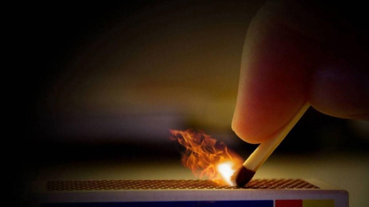 Играла и подожгла себя: в Мариуполе медики спасают 3-летнюю девочку Играла и подожгла себя: в Мариуполе медики спасают 3-летнюю девочку