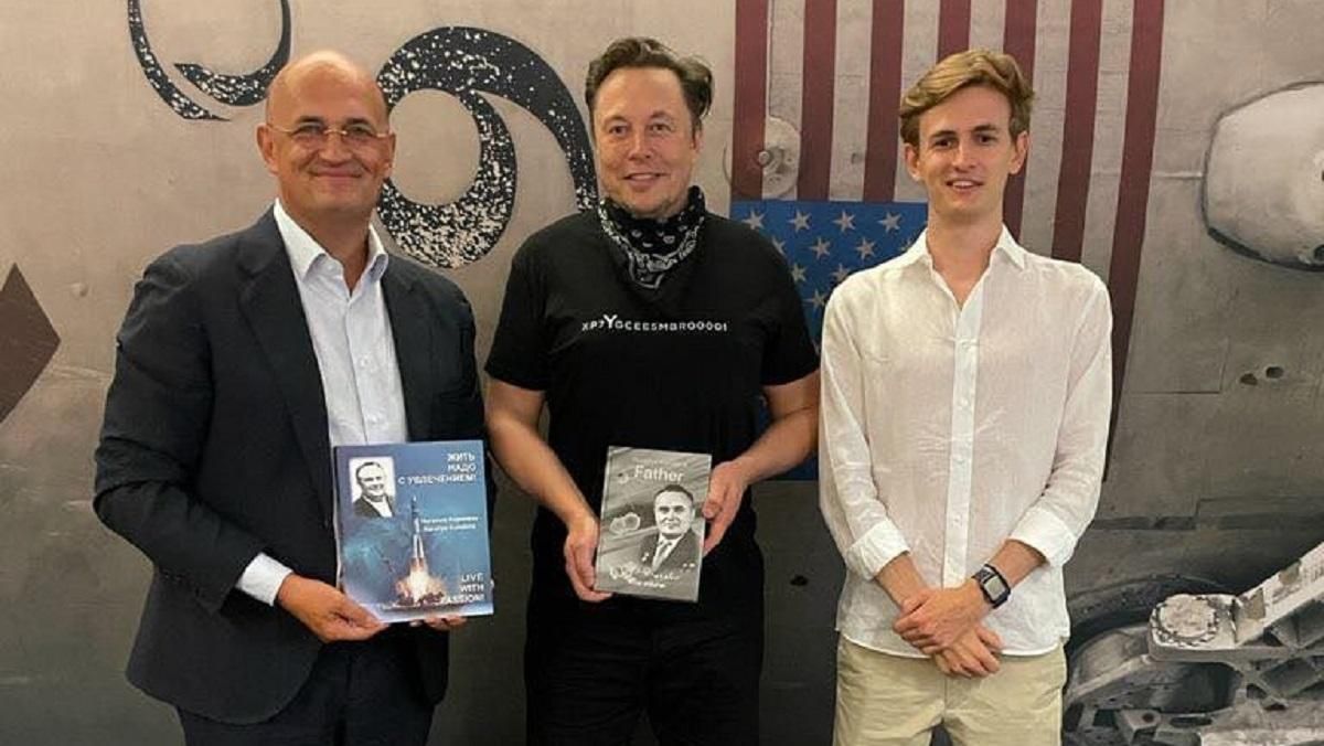 Ілон Маск зустрівся з онуком і правнуком українця Корольова - Новини технологій - Техно Ілон Маск зустрівся з онуком і правнуком українця Корольова - Новини технологій - Техно