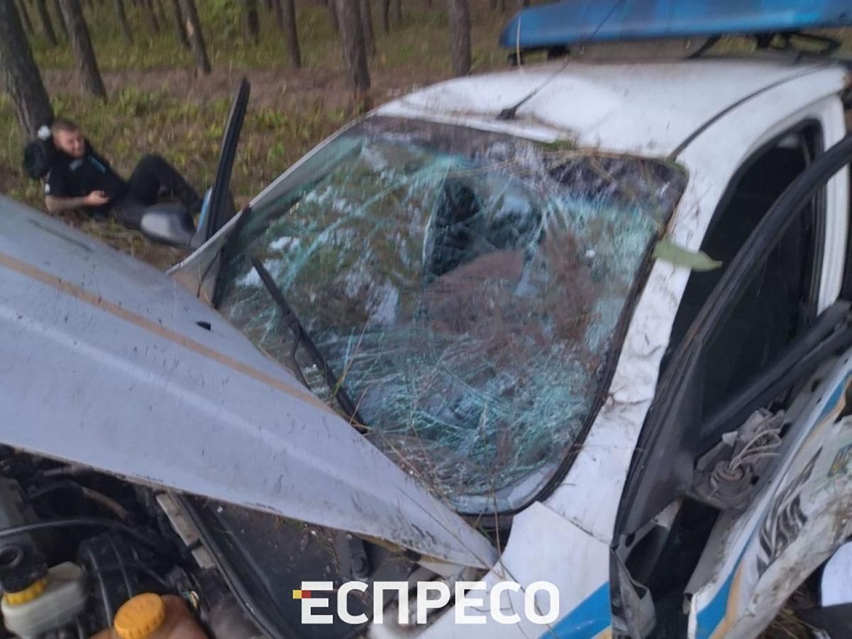 Водій Mercedes заснув за кермом та влетів у авто патрульних під Києвом - Свіжі новини Києва - Київ Водій Mercedes заснув за кермом та влетів у авто патрульних під Києвом - Свіжі новини Києва - Київ