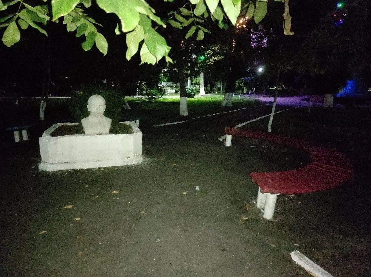 На Одещині невідомі встановили у парку бюст Леніна