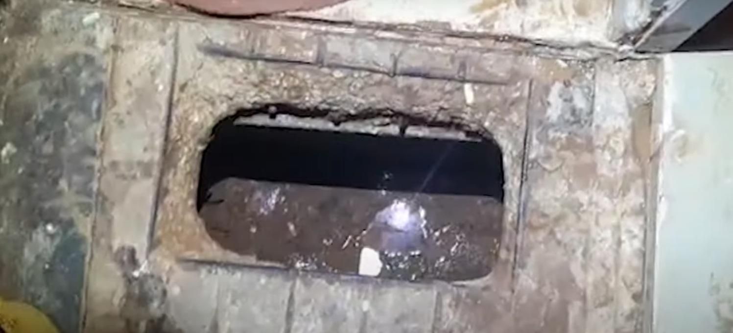 В Израиле через канализационный тоннель тюрьмы сбежали 6 террористов: видео с места происшествия В Израиле через канализационный тоннель тюрьмы сбежали 6 террористов: видео с места происшествия
