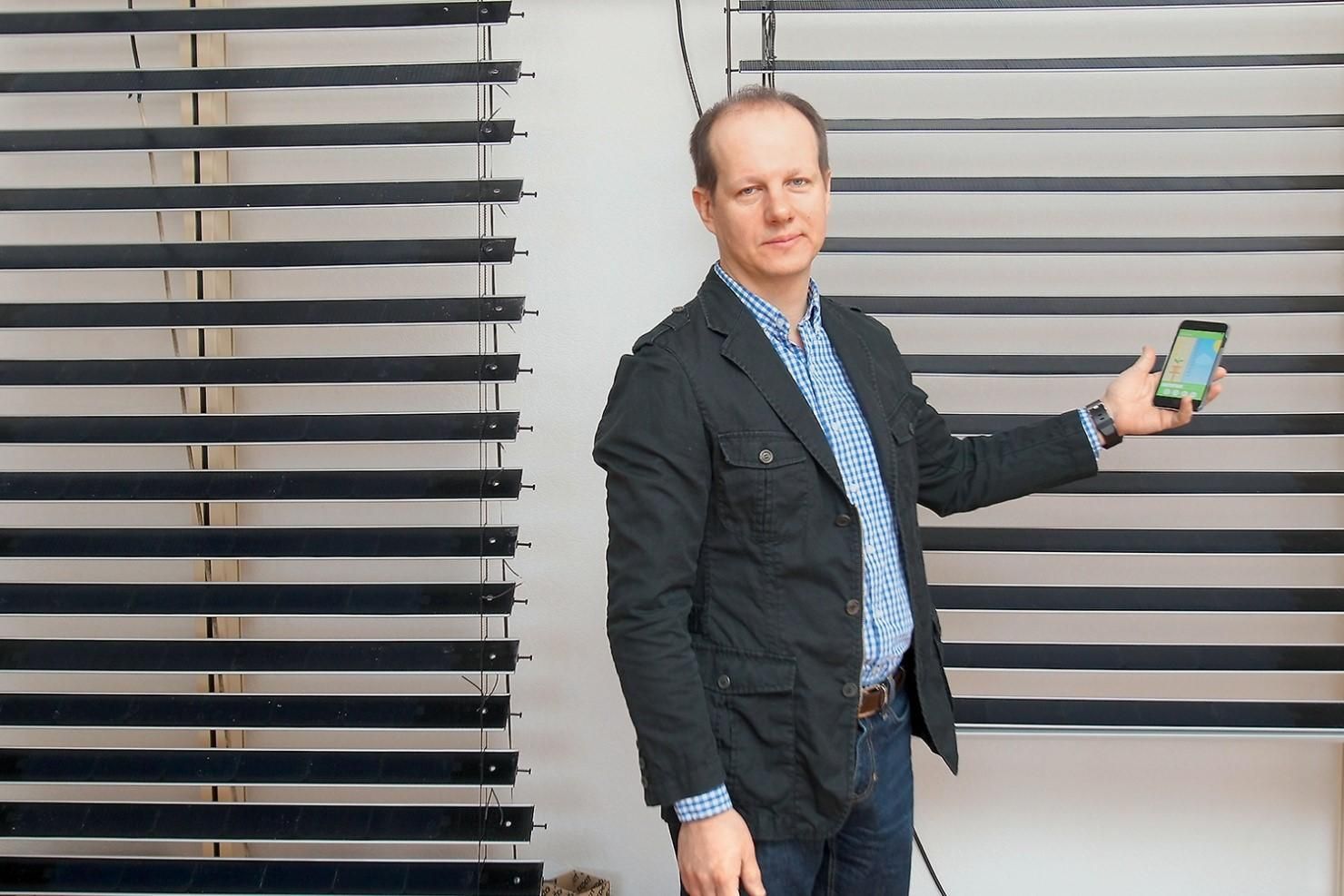 Поле соняшників надихнуло на створення технології "розумні жалюзі": винахід українця вразив світ - Україна новини - 24 Канал Поле соняшників надихнуло на створення технології "розумні жалюзі": винахід українця вразив світ - Україна новини - 24 Канал