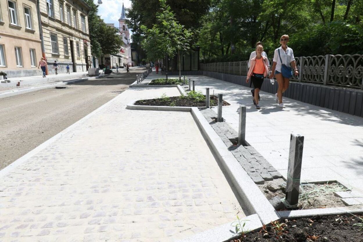 Во Львове открыли для проезда отремонтированную Пекарскую: как она теперь выглядит Во Львове открыли для проезда отремонтированную Пекарскую: как она теперь выглядит