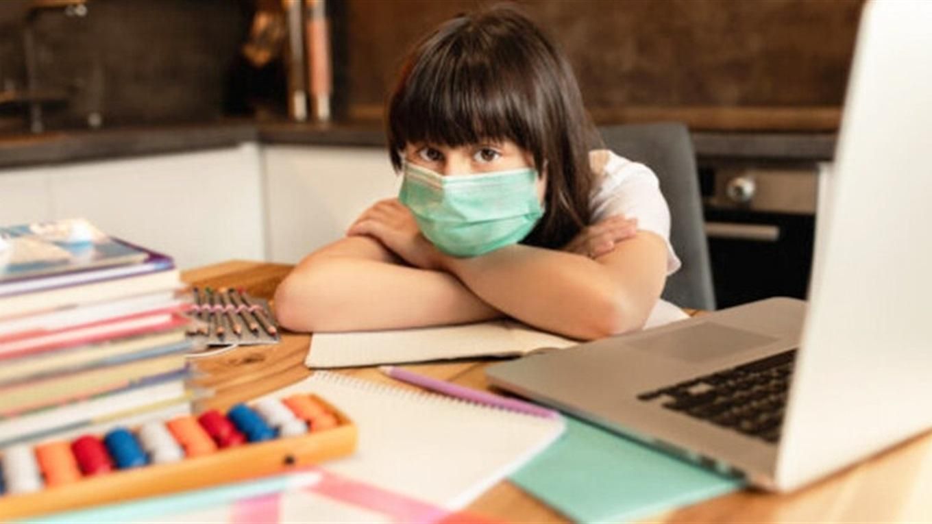 В школах классы начали переходить на самоизоляцию из-за COVID-19 В школах классы начали переходить на самоизоляцию из-за COVID-19