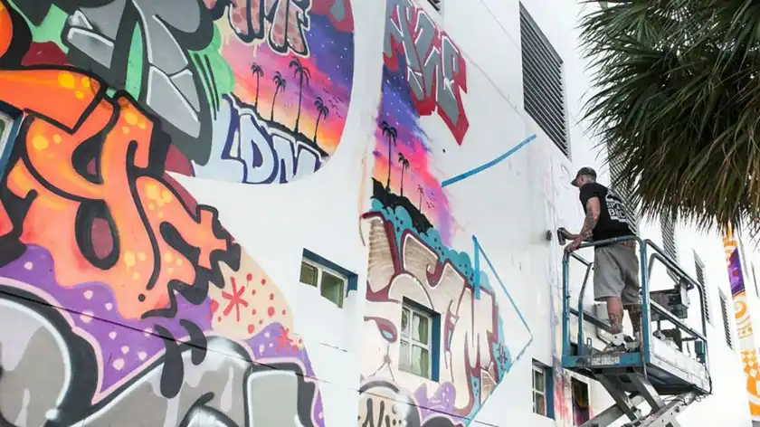 У США школа прославилася на весь світ через графіті: як вона виглядає - Освіта
