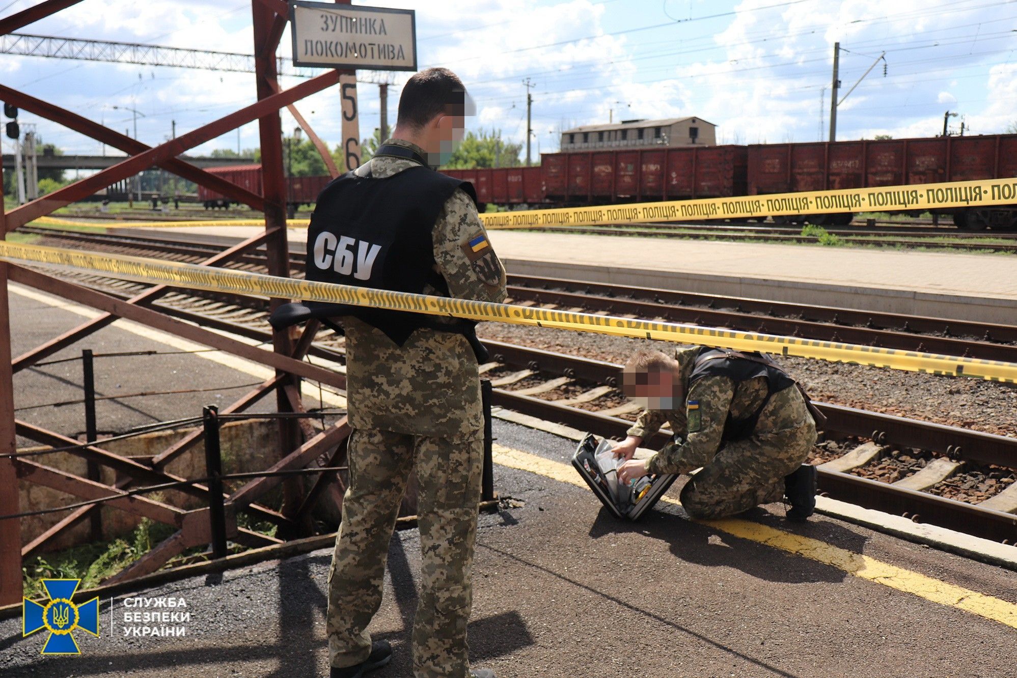Бойовики планували підірвати вокзал: СБУ показала відео тренувань у зоні ООС - новини ООС - 24 Канал Бойовики планували підірвати вокзал: СБУ показала відео тренувань у зоні ООС - новини ООС - 24 Канал