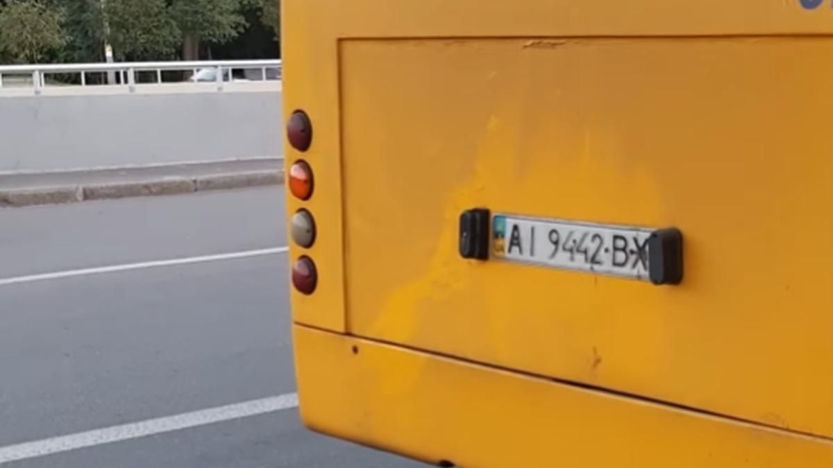 У Києві помітили маршрутника з фізичними вадами, який нібито пив пиво за кермом - Київ У Києві помітили маршрутника з фізичними вадами, який нібито пив пиво за кермом - Київ