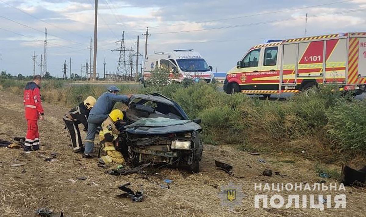 На курортній трасі сталася ДТП: є загиблі, 15-річна дівчина в лікарні зі складними травмами - Новини Херсон - 24 Канал