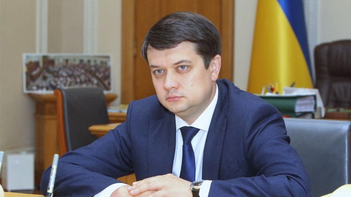 Разумков неожиданно стал вторым после Зеленского по уровню доверия украинцев