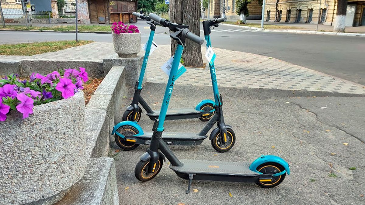 В Полтаве мужчина пытался утопить электросамокат в собственной ванне, чтобы скрыть преступление