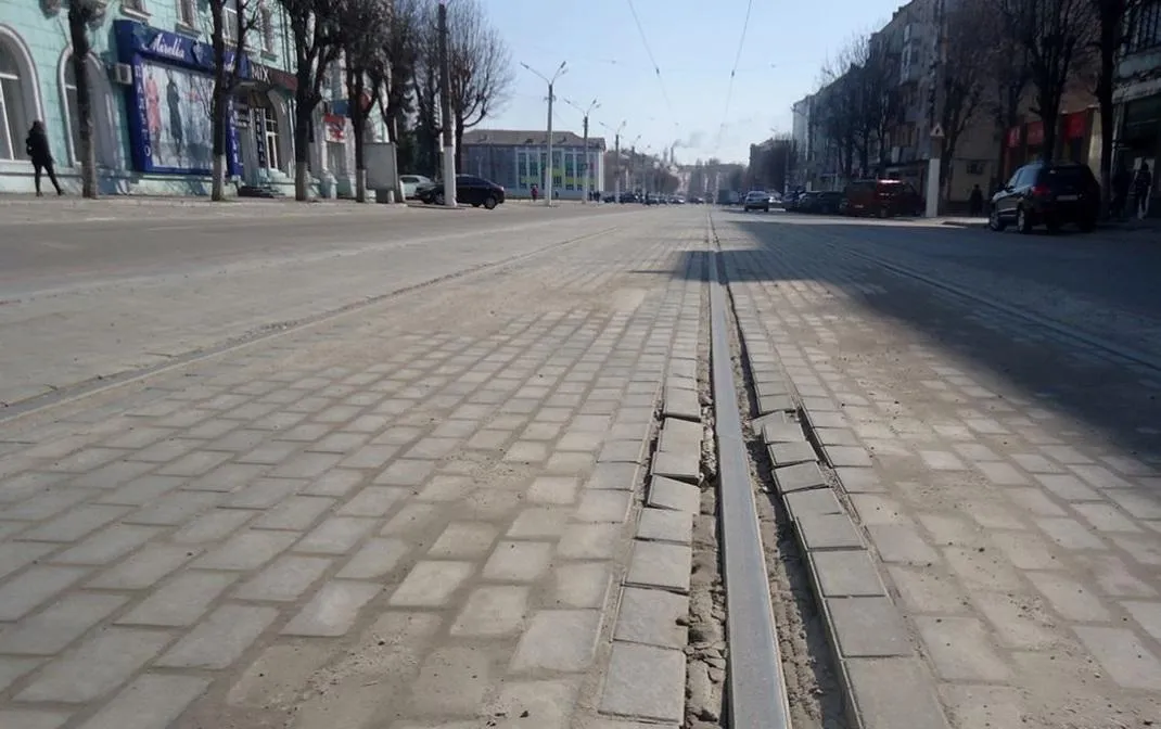 Ремонт покриття біля трамвайної лінії Ремонт покриття біля трамвайної лінії