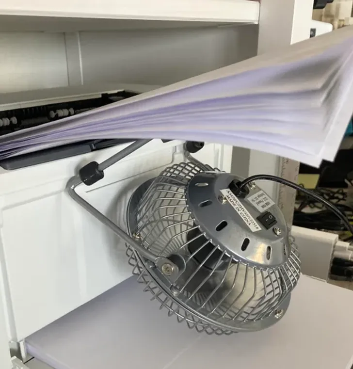 Спосіб охолодити принтер, якщо багато друкуєте Спосіб охолодити принтер, якщо багато друкуєте