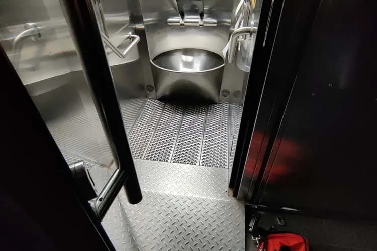 У Дніпрі чоловік не зміг вийти з туалет У Дніпрі чоловік не зміг вийти з туалет