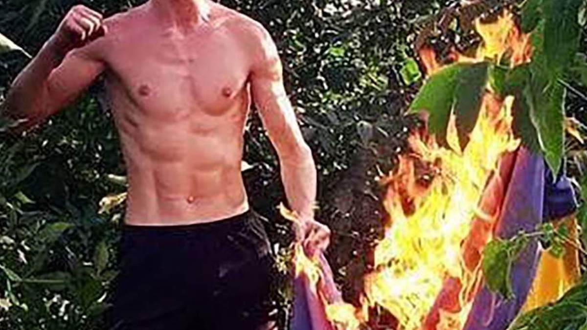 Підпалив і показав у соцмережах: у Маріуполі судитимуть підлітка за наругу над прапором України - Новини Маріуполя сьогодні - 24 Канал Підпалив і показав у соцмережах: у Маріуполі судитимуть підлітка за наругу над прапором України - Новини Маріуполя сьогодні - 24 Канал