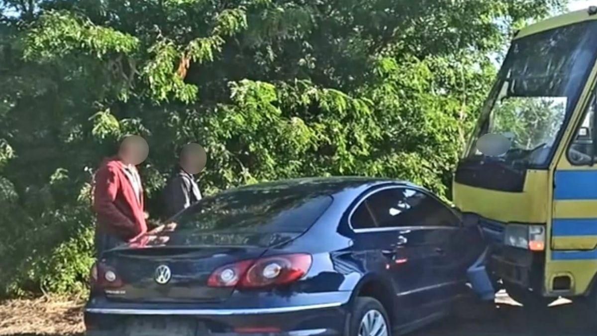 ДТП з мером Вознесенська: в автобусі, що потрапив в аварію, були діти - Україна новини - 24 Канал ДТП з мером Вознесенська: в автобусі, що потрапив в аварію, були діти - Україна новини - 24 Канал