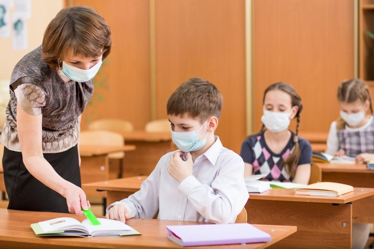Дозволена вакцинація хоча б однією дозою, – Ляшко про роботу шкіл у жовтій зоні - Україна новини - Освіта