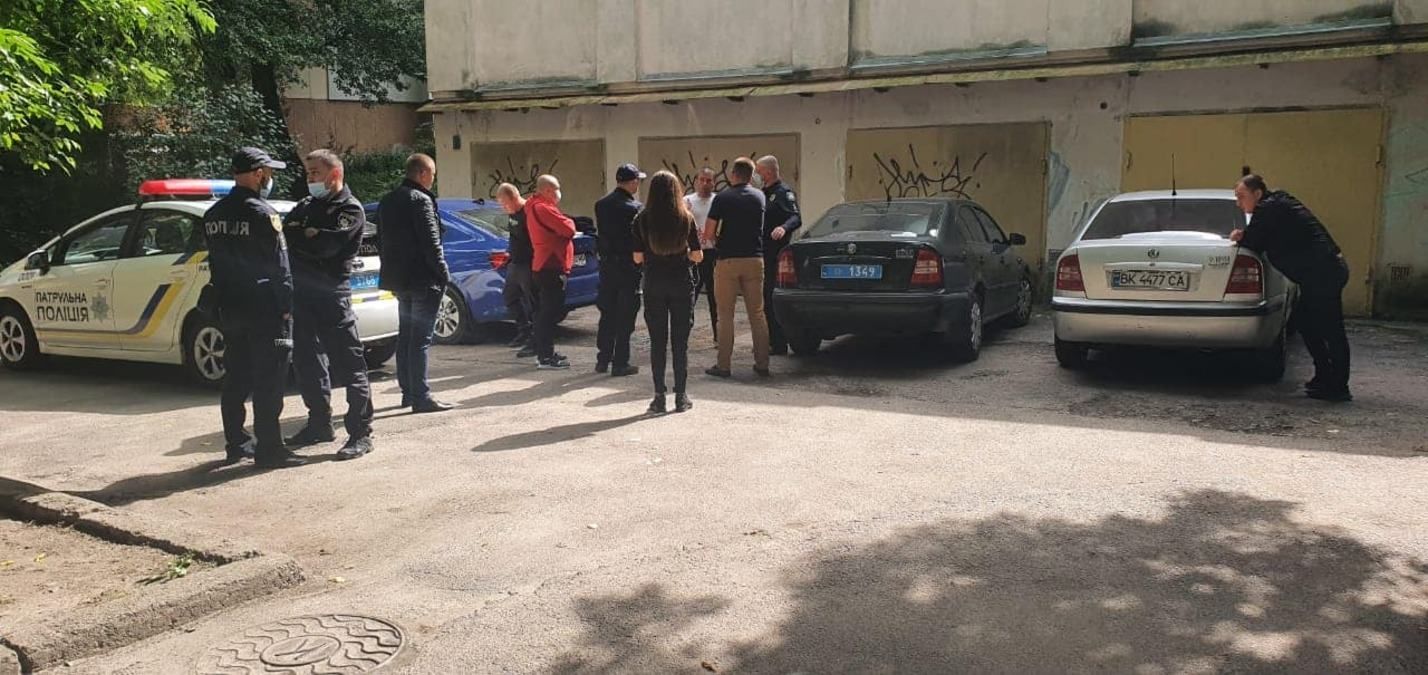 Львовского полицейского поймали пьяным за рулем: фото с места происшествия