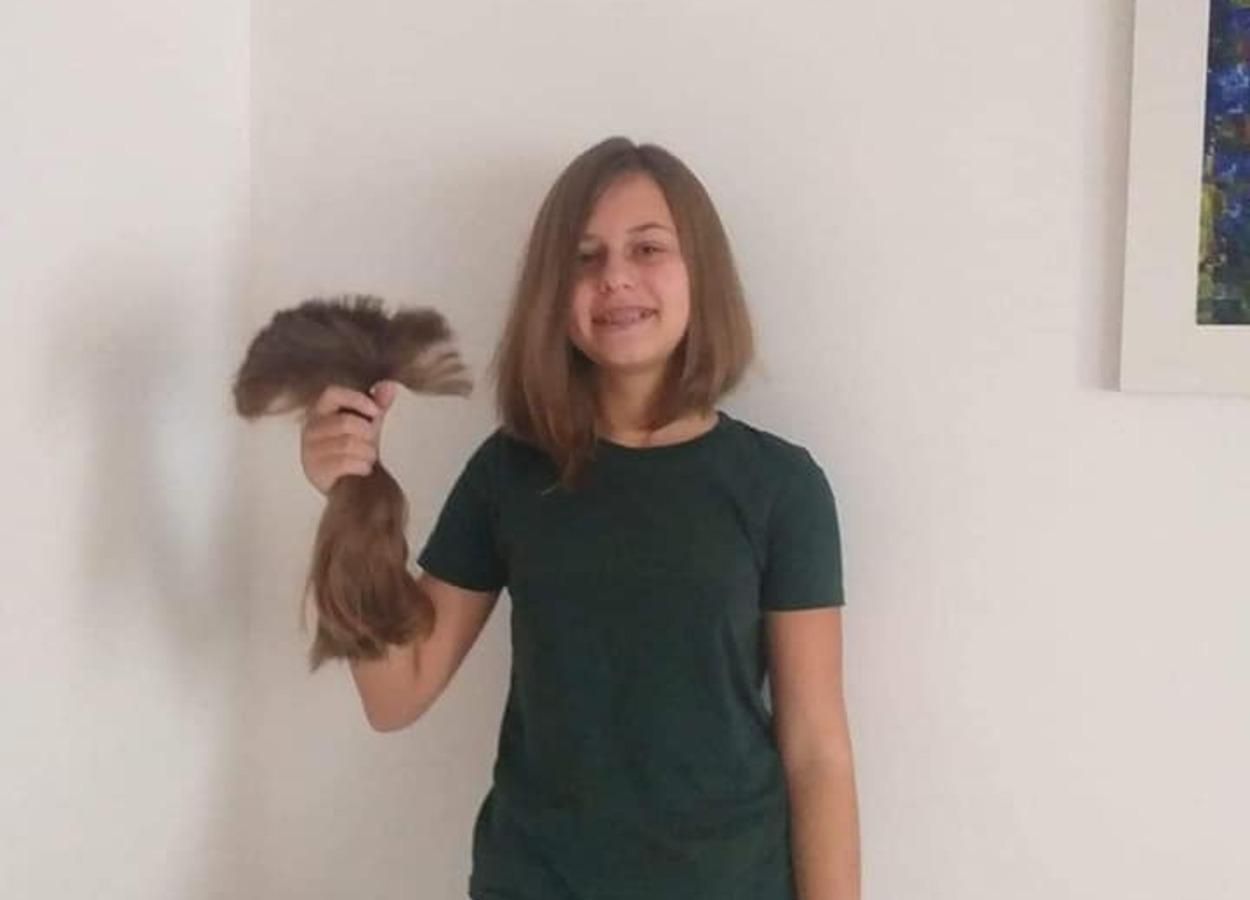 Школьница из Испании пожертвовала своими волосами ради онкобольной девочки со Львовщины
