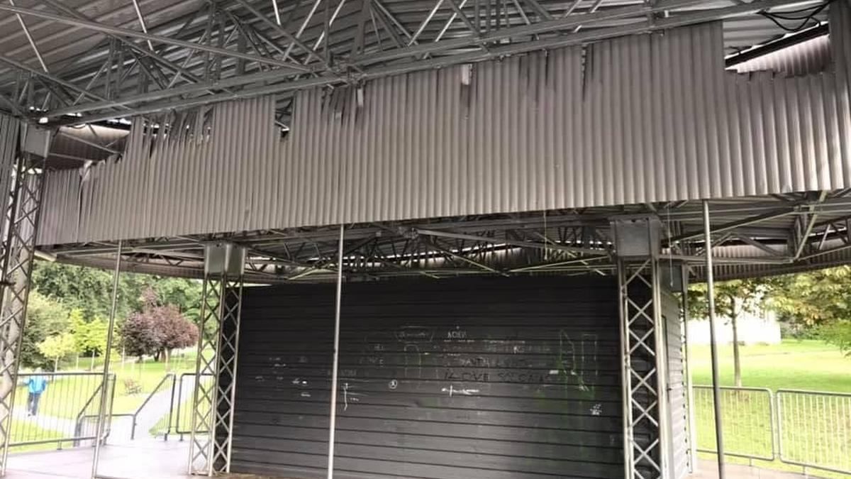 У київському парку підлітки розтрощили та розмалювали нову сцену - Новини Києва - Київ У київському парку підлітки розтрощили та розмалювали нову сцену - Новини Києва - Київ