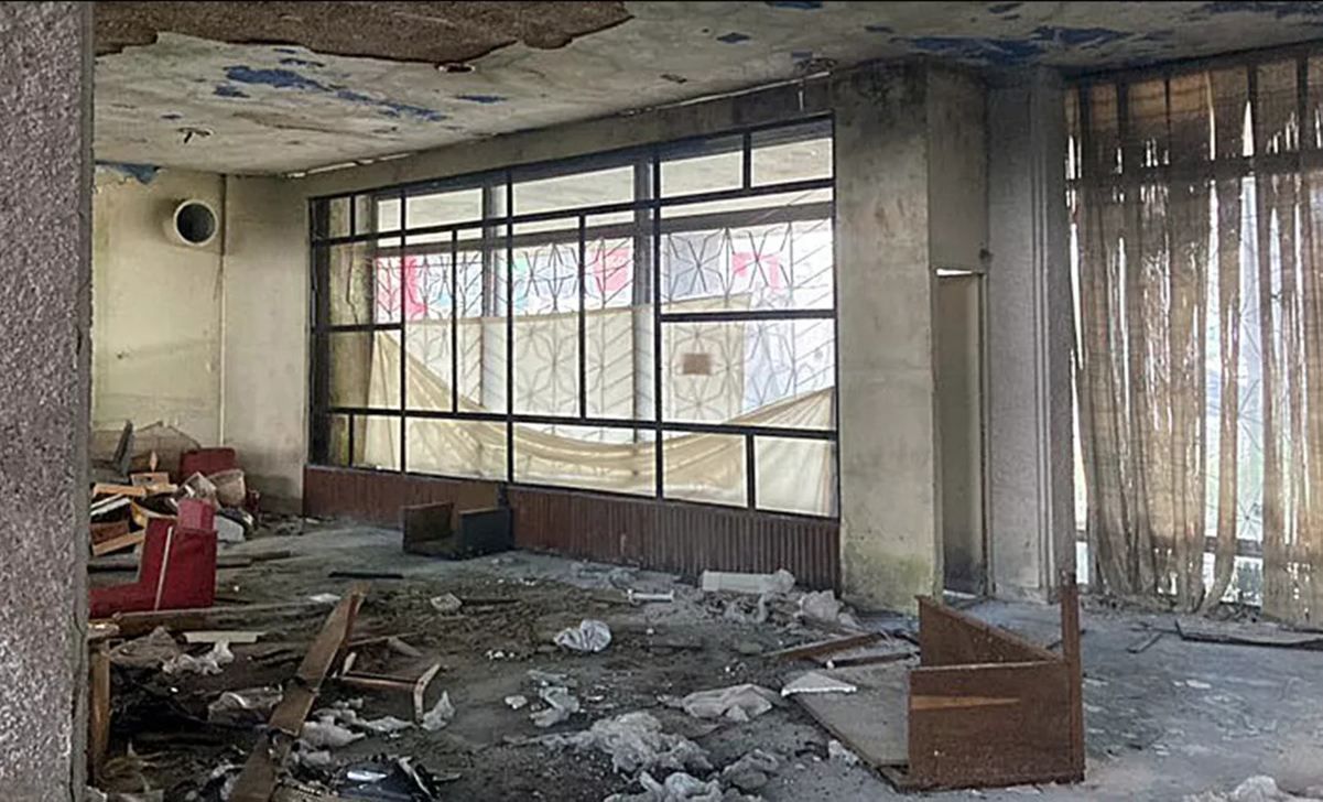 Розбиті "Політ" і "Мрія": у Києві невідомі розтрощили унікальні вітражі - Кримінальні новини України - Київ Розбиті "Політ" і "Мрія": у Києві невідомі розтрощили унікальні вітражі - Кримінальні новини України - Київ