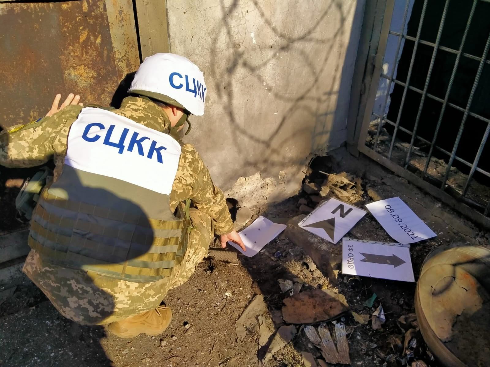 Украинские военные показали последствия обстрела Марьинки боевиками: фото разрушений