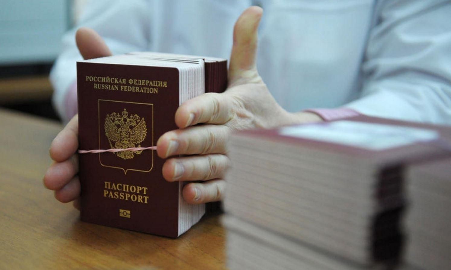 Россия начала ускоренную паспортизацию Донбасса, но допустила несколько "ляпов", – СБУ