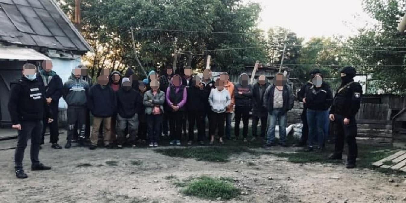 У нелюдських умовах: на Дніпропетровщині злочинна група тримала в рабстві 120 людей - Новини Дніпра - 24 Канал
