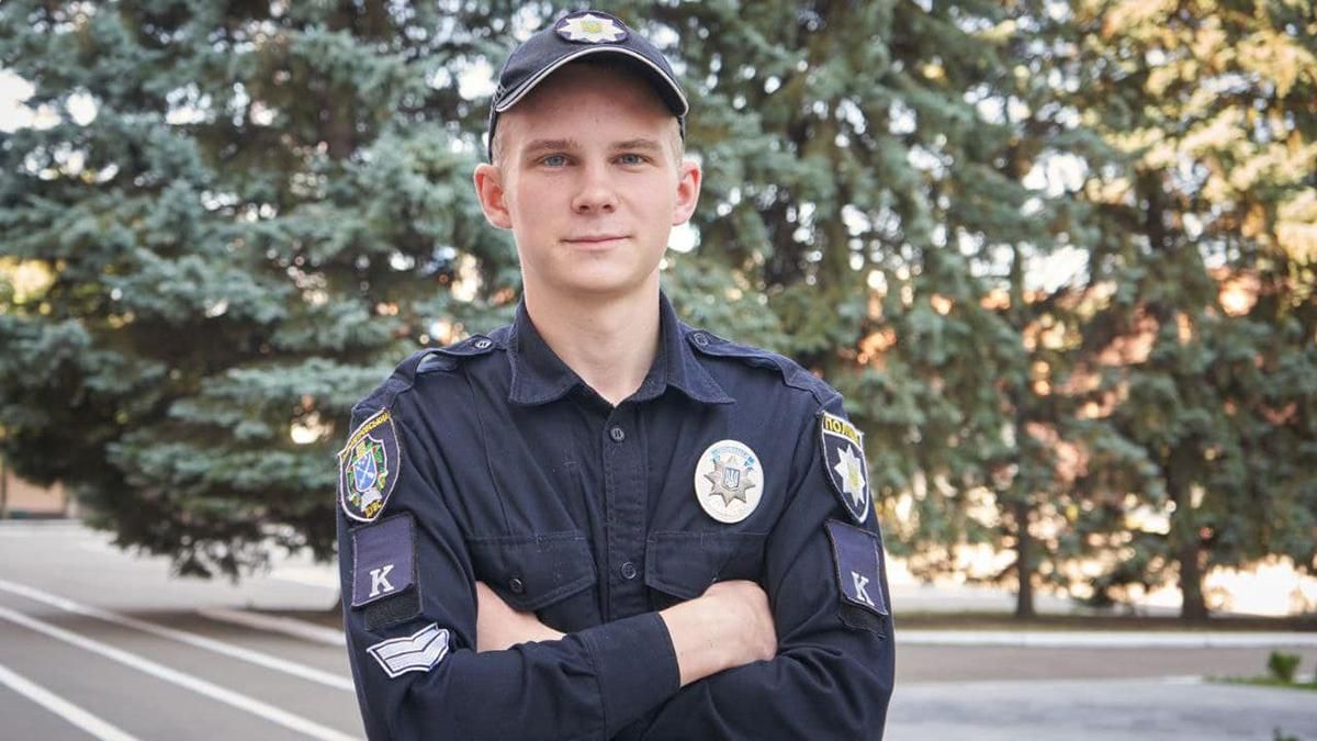 Знепритомнів і стікав кров'ю: курсант МВС врятував дідуся з Дніпра - Україна новини - 24 Канал Знепритомнів і стікав кров'ю: курсант МВС врятував дідуся з Дніпра - Україна новини - 24 Канал